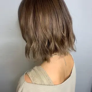 ミディアム シンタニナオト /梅田茶屋町のヘアスタイル