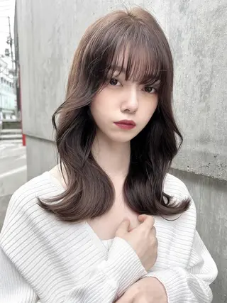 セミロング 岩月ちさと まつ毛/カラーのヘアスタイル