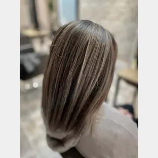 セミロング SALOWIN心斎橋Suite店所属・ブリーチ毛にもできる 縮毛矯正|鷹司郎のヘアスタイル