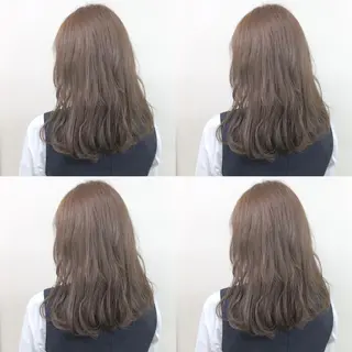 ミディアム カラー レイヤーカット 透明感カラーのヘアスタイル