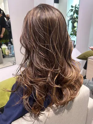 ロング stair:case 武蔵小杉店所属・艶カラーリスト 牛込萌香のヘアスタイル