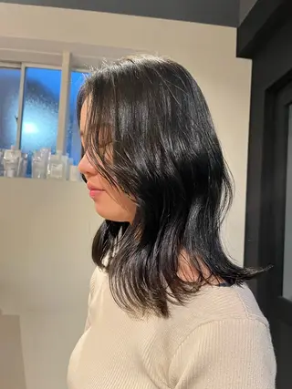 セミロング みさき/レイヤー/ハ イトーン指名No.1のヘアスタイル