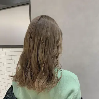 セミロング 佐々木 優衣のヘアスタイル