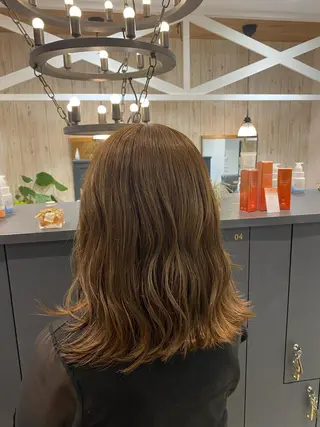 セミロング カラー 柴田 枝利子のヘアスタイル