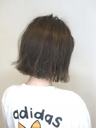 ショート カラー ボブ・レイヤーカット 吉敷航一のヘアスタイル