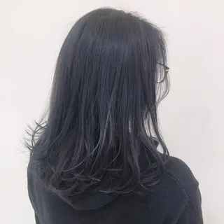 ミディアム カラー cyan SANAMIのヘアスタイル