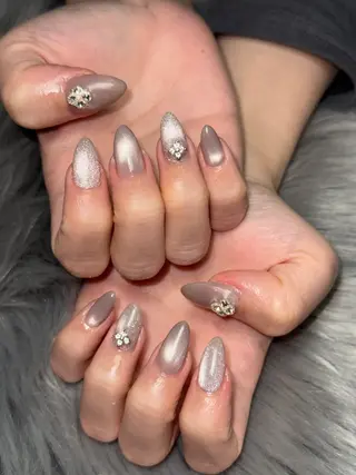 ネイル Momoka 🍑🎀のネイルデザイン