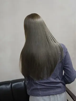 ロング 平井 真由のヘアスタイル