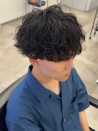 パーマ メンズ シャドウ/フェザー パーマメンズりつきのヘアスタイル