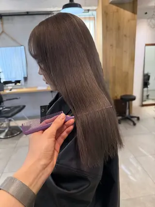 セミロング カラー ミルクティー× グレージュMOMOのヘアスタイル