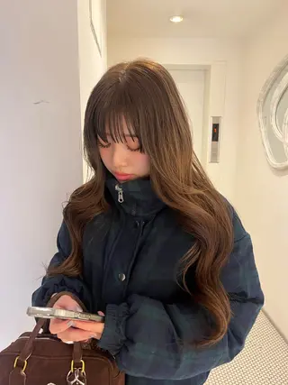 ロング あやか/ベージュ /透け感カラーのヘアスタイル