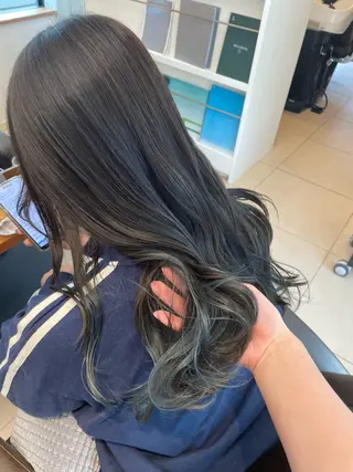 カラー MINDS LINO Reinaのヘアスタイル