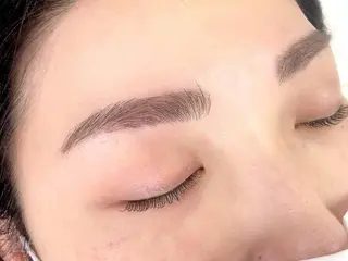 アイブロウ エルフ 中台沙耶のヘアスタイル