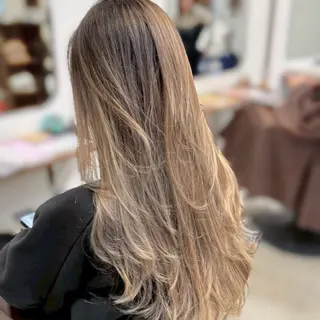 ロング 坂本 璃里杏のヘアスタイル