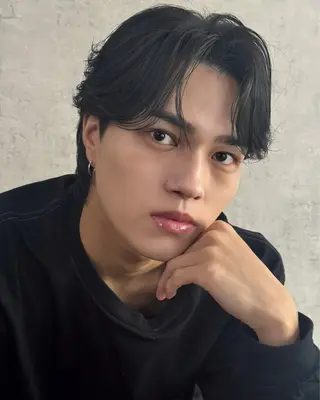 ショート カラー パーマ メンズ 森下 佑大のヘアスタイル