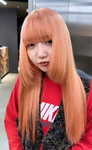 ロング ハイトーン/ 縮毛矯正のヘアスタイル