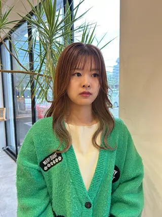 カラー 石田 菜月のヘアスタイル