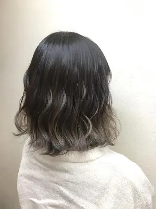 カラー 工藤 綾華のヘアスタイル