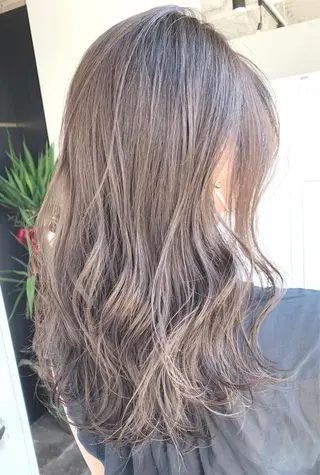セミロング 髪質改善 赤み消しカラー山本のヘアスタイル