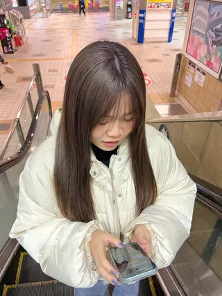 ロング カラー 細田 碧のヘアスタイル