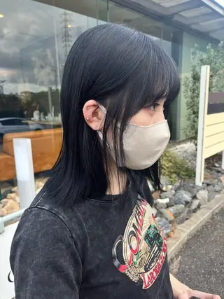 ミディアム カラー 犬塚 梨花のヘアスタイル