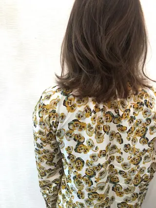 ミディアム カラー 平川 友希子のヘアスタイル
