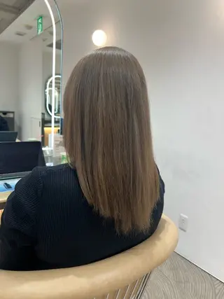 セミロング カラー ONE CONCEPT【ワンコンセプト】所属・飯味 華菜のヘアスタイル