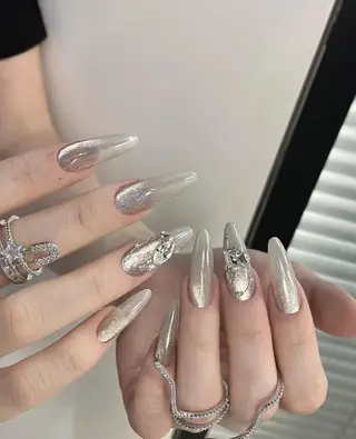 ネイル RAFFINE haru🦋🩵のネイルデザイン