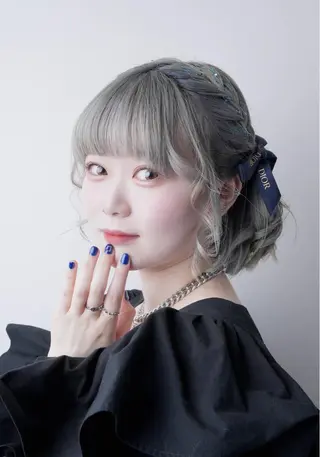 ショート カラー パーマ ヘアアレンジ メンズ アイブロウ 推し活専用 【派手髪】飯野ゆかりのヘアスタイル