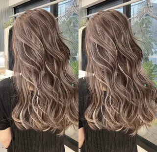ロング ハイトーン ハイライ ト バレイヤージュのヘアスタイル