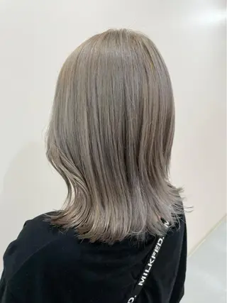 ミディアム カラー akane .のヘアスタイル