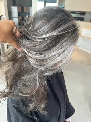 ロング カラー 井上 一平のヘアスタイル