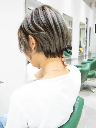 ショート カラー Re:ta Hair 飯田淳平のヘアスタイル