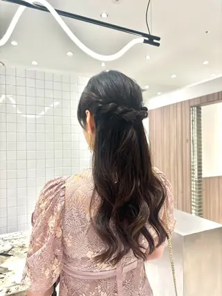 ロング ヘアアレンジ 久力琴音''透明感 カラー''アレンジのヘアスタイル