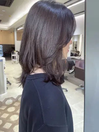 ミディアム カラー AIRI layer cut hairのヘアスタイル