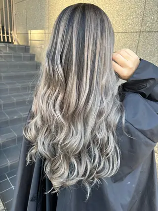 ロング アブアイ所属・🌈艶髪ハイトーン SENAのヘアスタイル