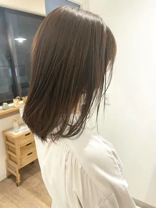 ミディアム カラー 🩰オリーブ/ ベージュ松本咲花🩰のヘアスタイル