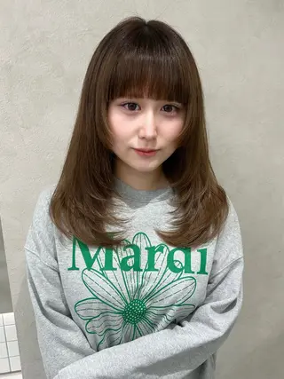 ミディアム カラー ヘアアレンジ fumika🎀 ベージュのヘアスタイル