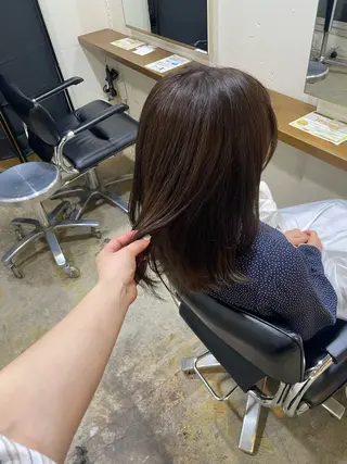 ミディアム カラー MIOベージュカラー 柔らかいカラーのヘアスタイル