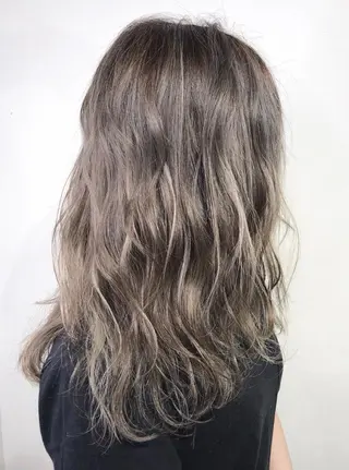 セミロング カラー _WHITE+ 南海難波店のヘアスタイル