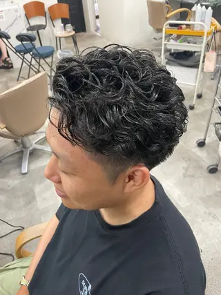 ショート パーマ メンズ 髙野 亮吾のヘアスタイル
