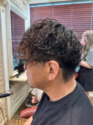 パーマ メンズ オノ ソウイチロウ/ ブリーチ/パーマのヘアスタイル