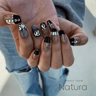 ネイル マツエク・マツパ アイブロウ beautyroom Naturaのネイルデザイン