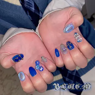 ネイル BLUEM なな🐶のネイルデザイン