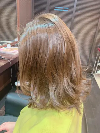 ミディアム カラー 藤本 麻衣のヘアスタイル