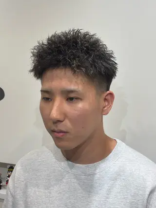 ショート カラー パーマ 【店長】メンズ職人 短髪　ハイトーン🔥のヘアスタイル