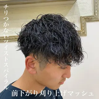 パーマ メンズ 三ノ宮フェザーパーマ 蕃本 啓利のヘアスタイル