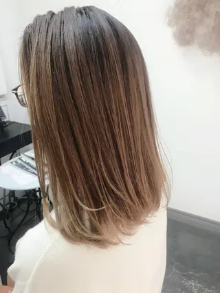 ミディアム カラー ヘアアレンジ Mariana/ 鶴原-ハイライトのヘアスタイル