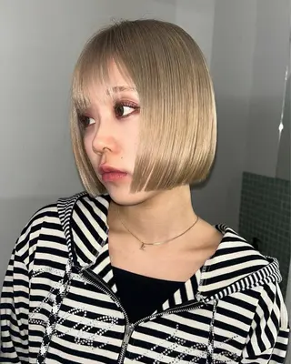 ショート カラー hen所属・心斎橋/レイヤー/ ブリーチ/モエのヘアスタイル