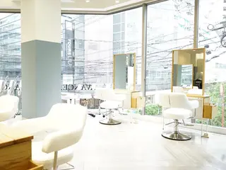 セミロング 亀山 由里菜のヘアスタイル